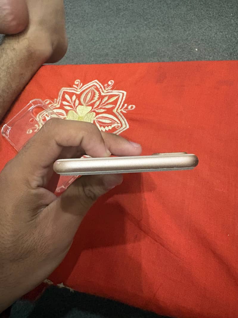 Apple iPhone 8 Plus 5