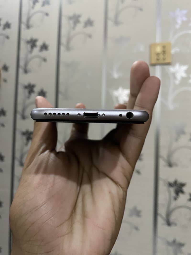 Apple iPhone 6S 1