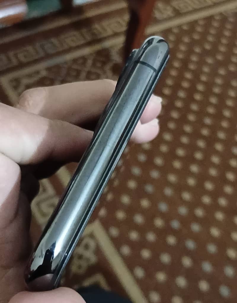 Apple iPhone 11 Pro Max 1