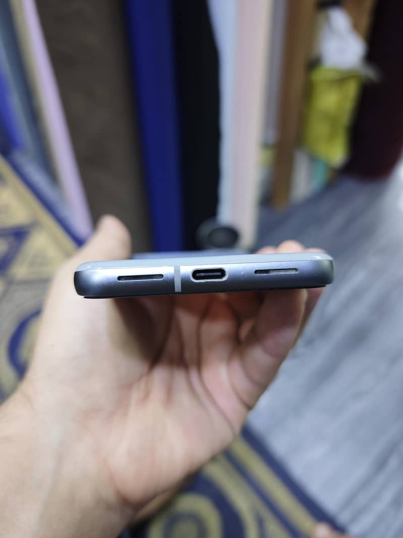 Google Pixel 8 6