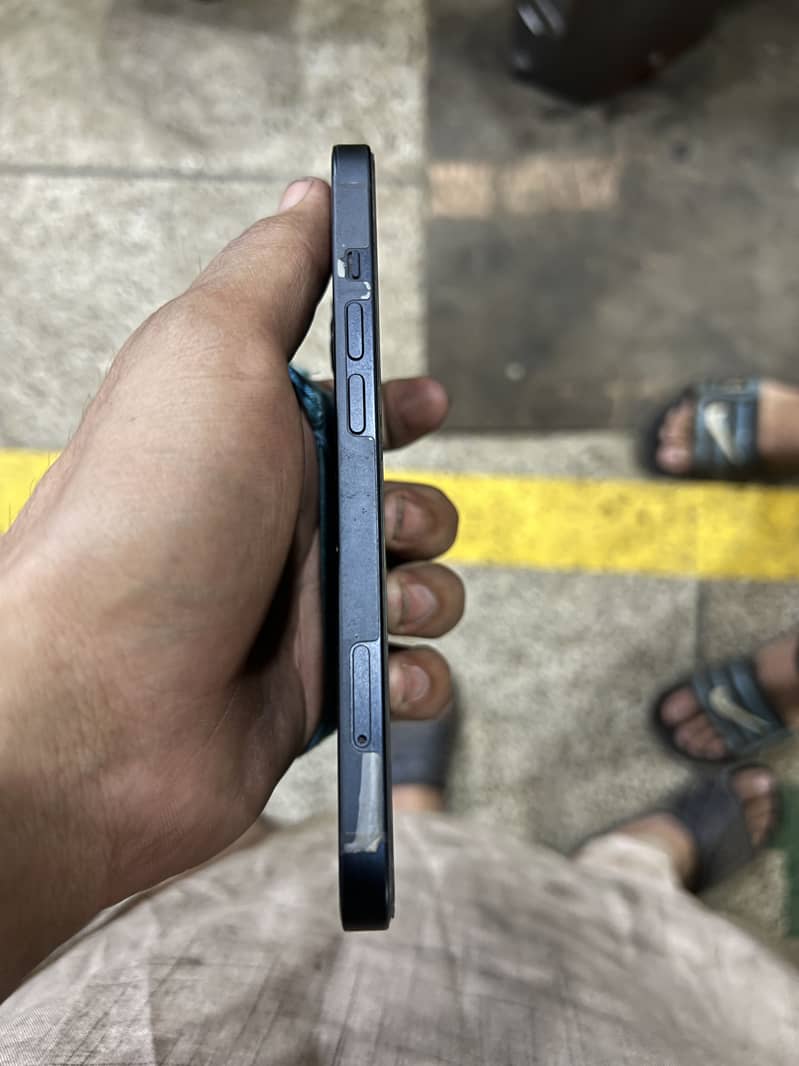 Apple iPhone 13 4