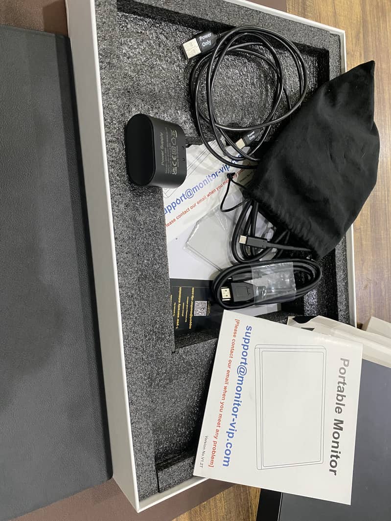 Portable LCD 3
