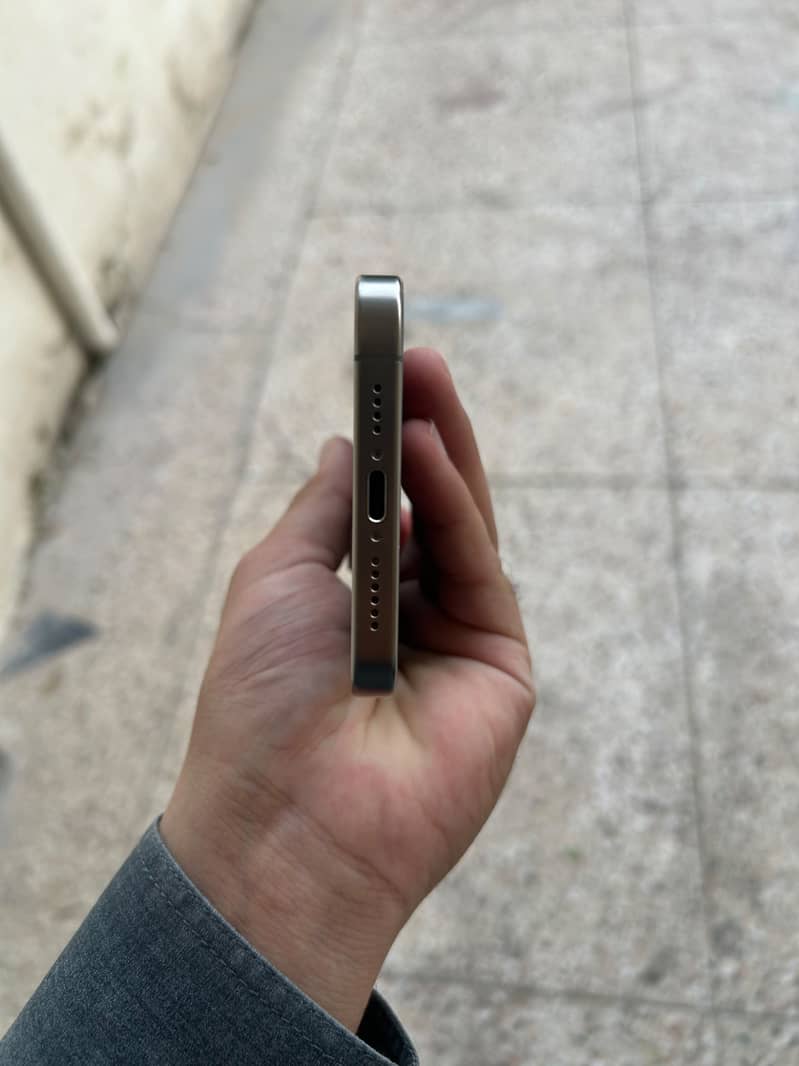 Apple iPhone 15 Pro Max 1