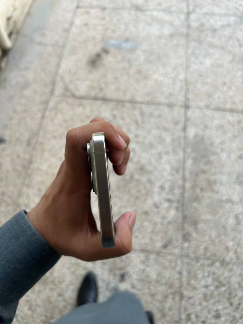 Apple iPhone 15 Pro Max 2