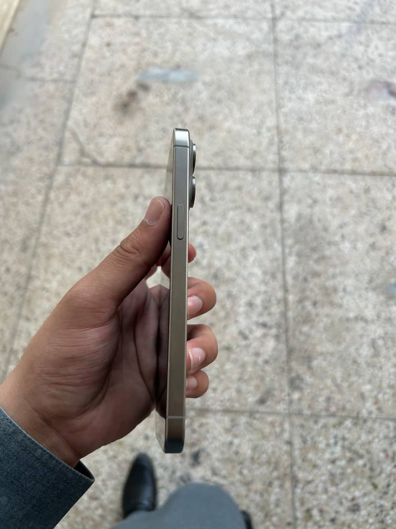 Apple iPhone 15 Pro Max 3