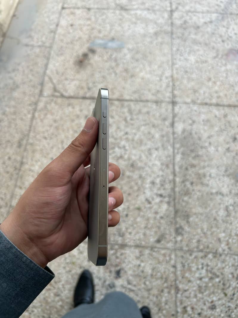 Apple iPhone 15 Pro Max 5