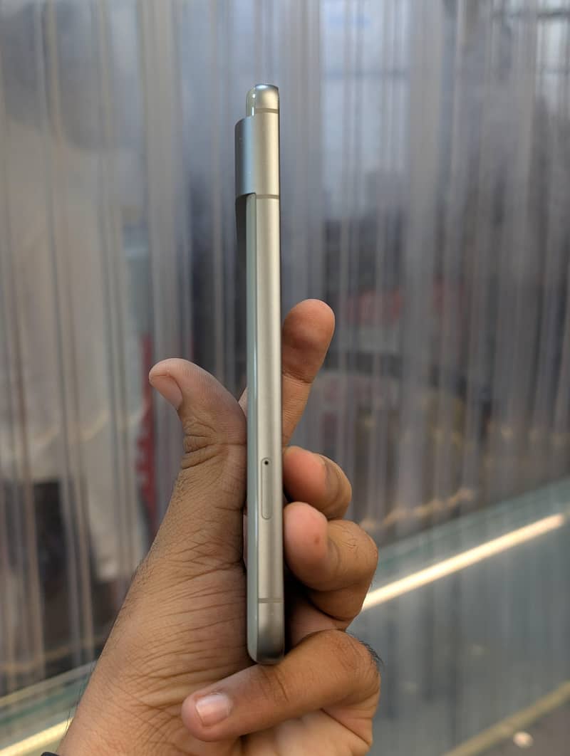 Google Pixel 8 5