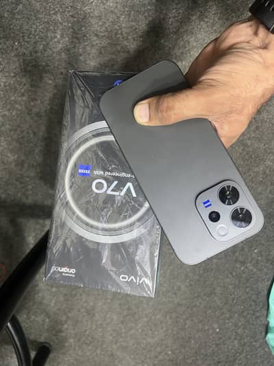 Vivo V70 5G 12/512