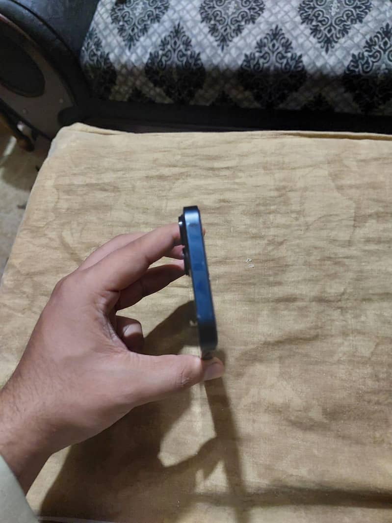 Apple iPhone 13 2