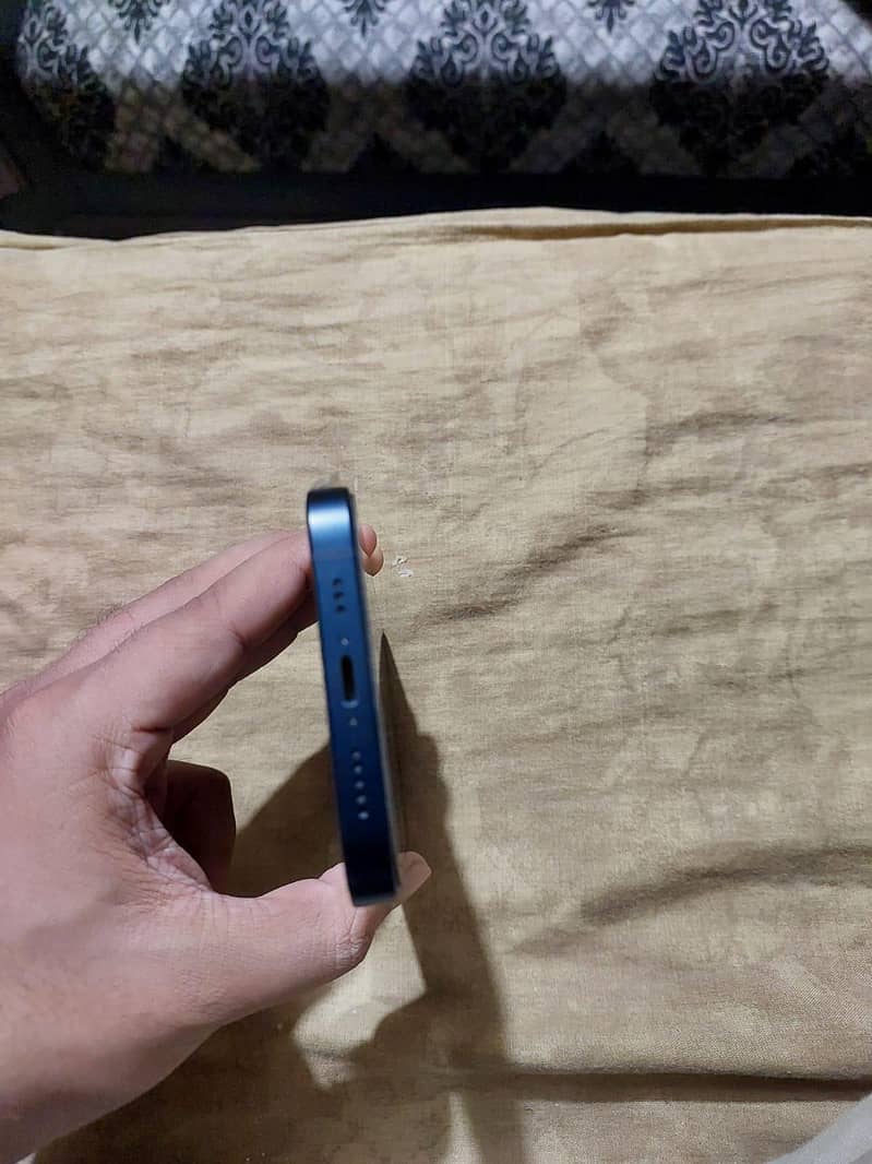Apple iPhone 13 6