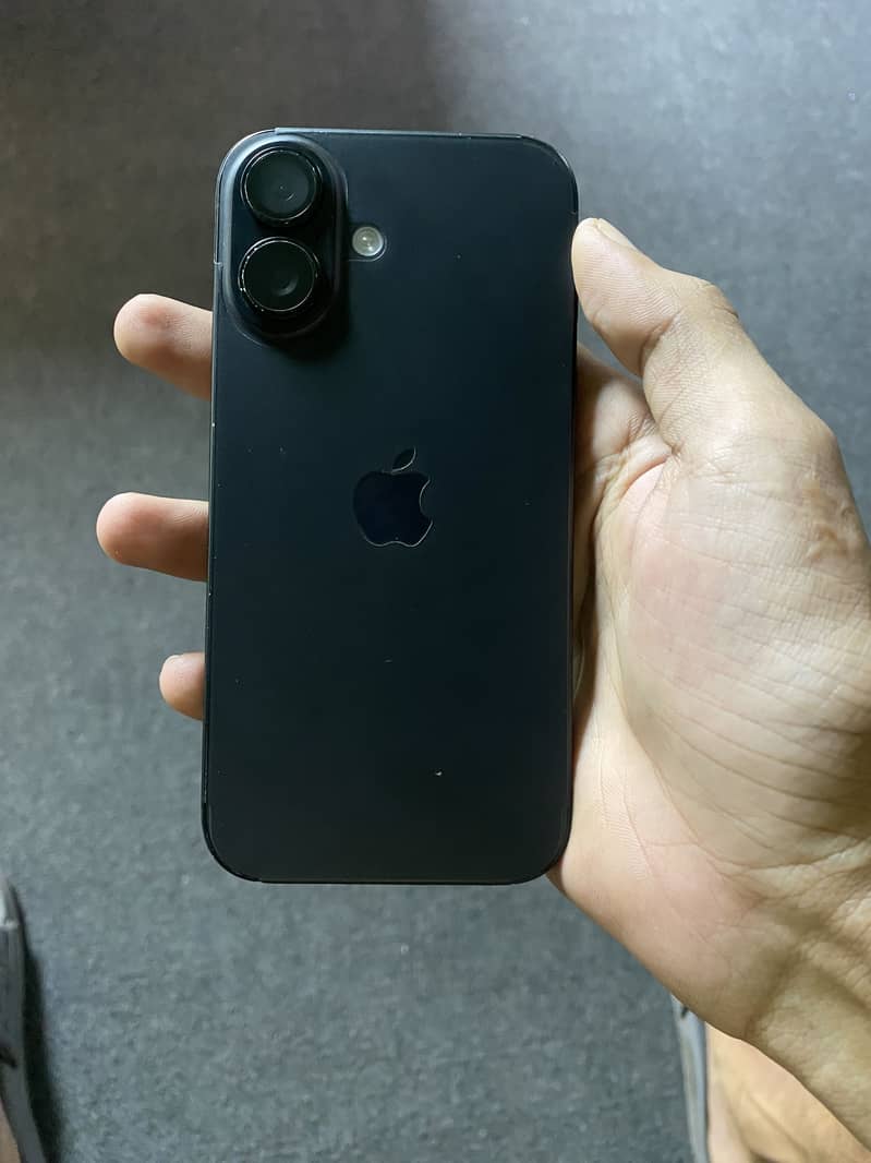 Apple iPhone 16 1