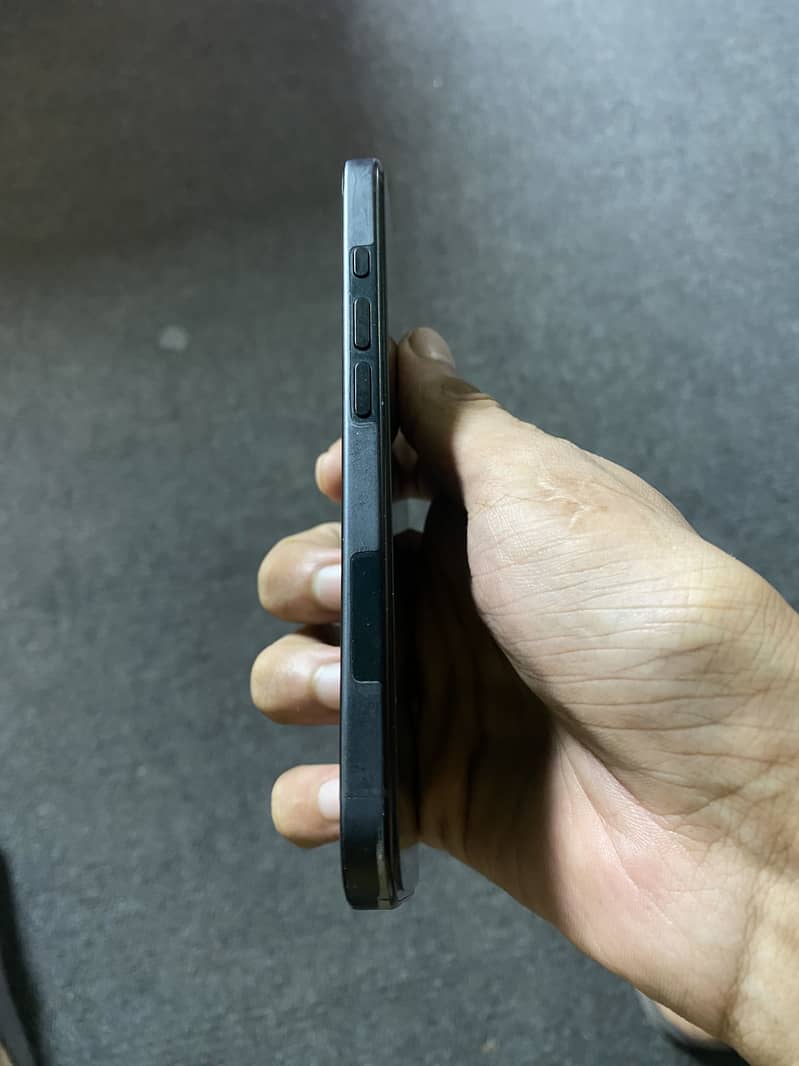 Apple iPhone 16 2