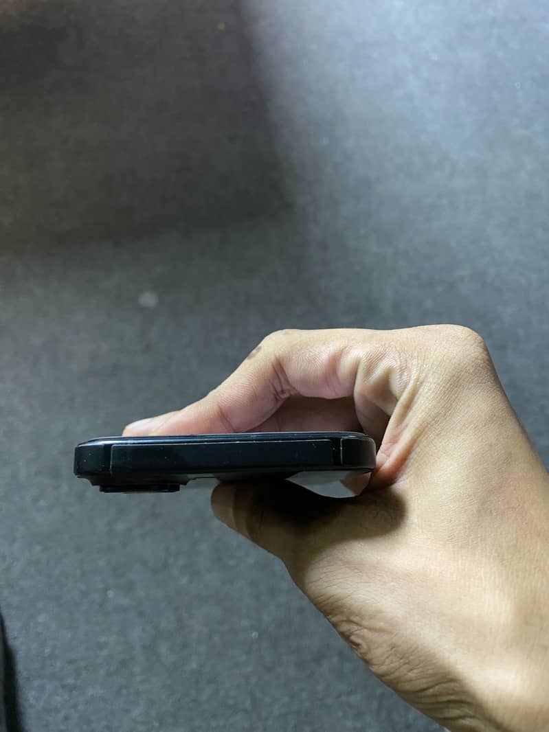 Apple iPhone 16 3