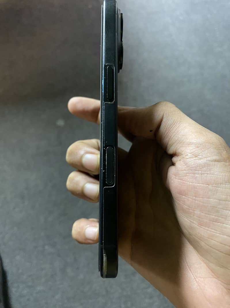 Apple iPhone 16 4