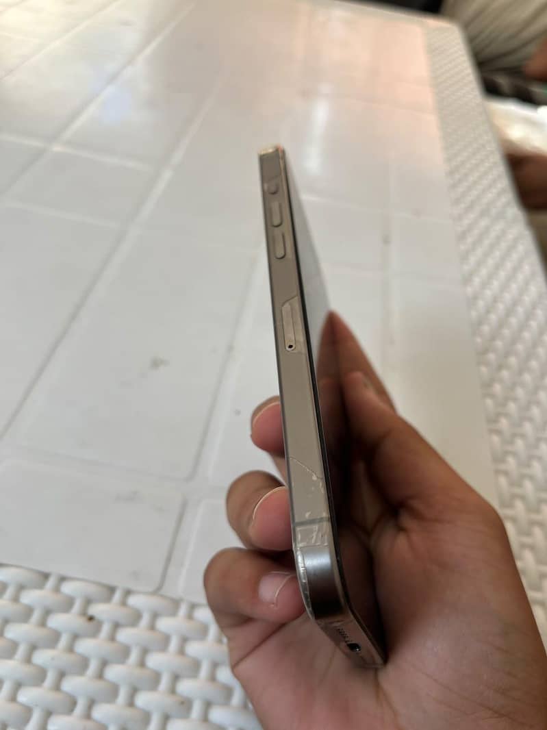 Apple iPhone 15 Pro Max 3