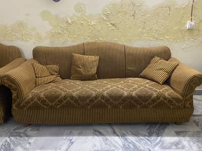 5-Seater Sofa Set– Good Condition