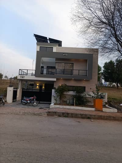 Investor price hous 10 marla 10kv solar insatal bahria town phase 8 F1