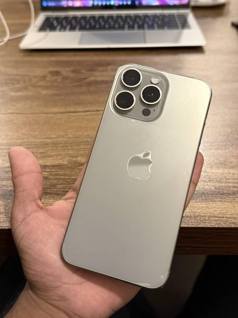 iPhone 15 Pro Max 0