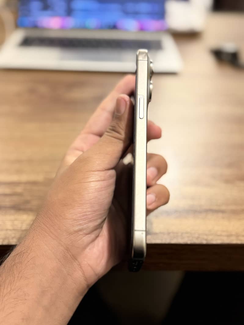 iPhone 15 Pro Max 2