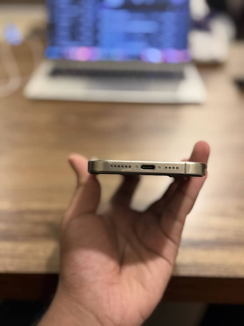 iPhone 15 Pro Max 3