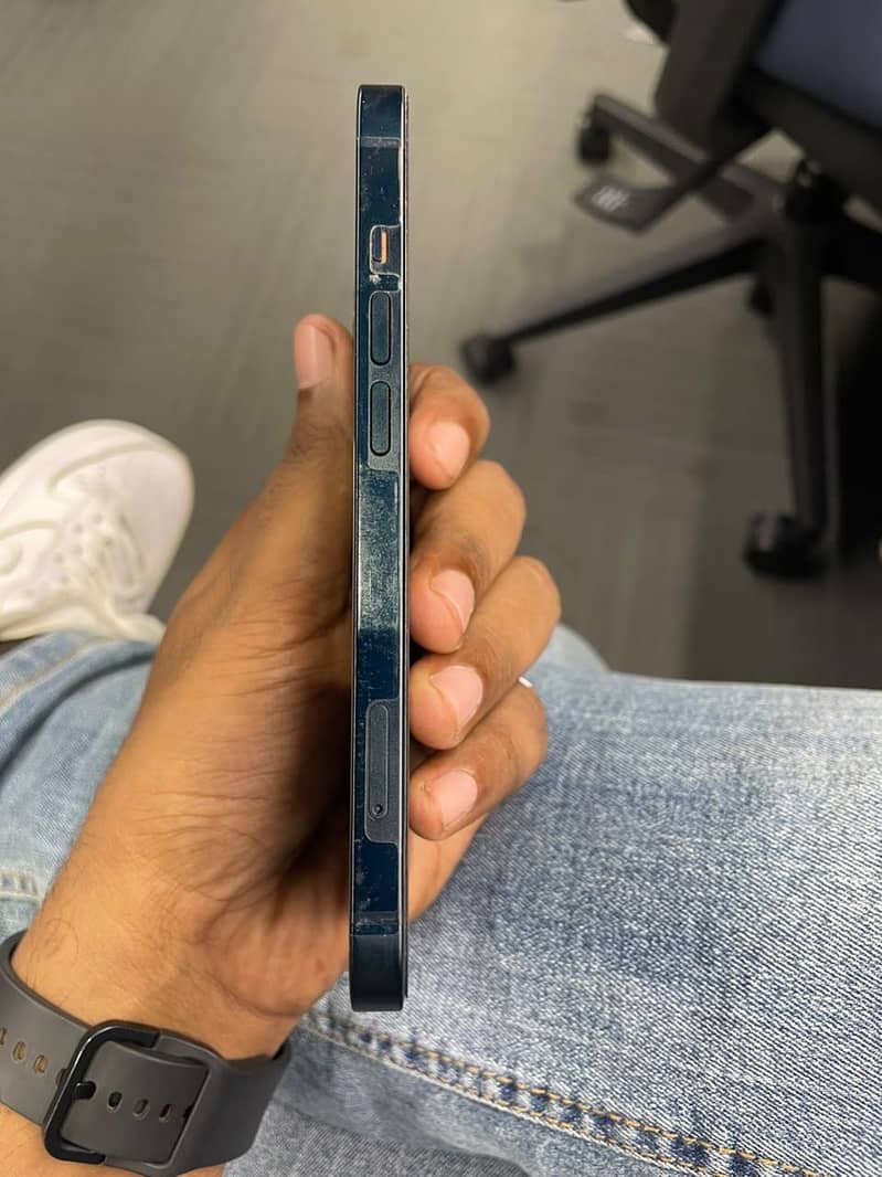 Apple iPhone 13 4