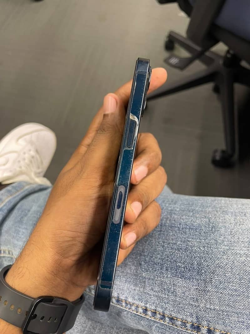 Apple iPhone 13 7
