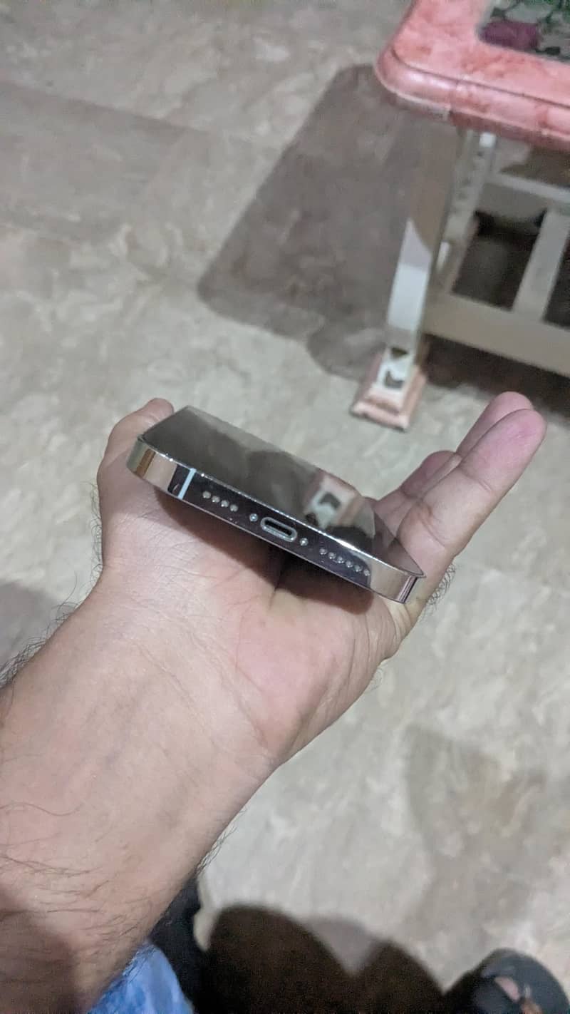 Apple iPhone 14 Pro Max 1