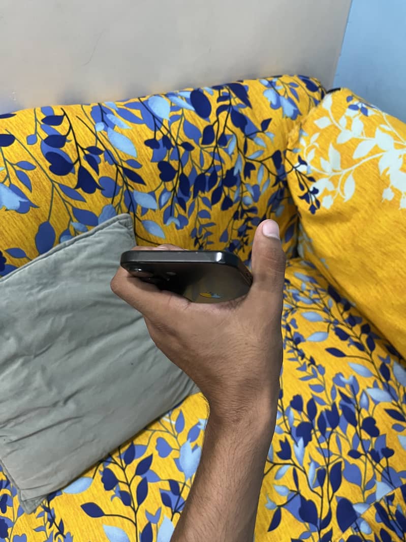 Apple iPhone 16 Plus 1