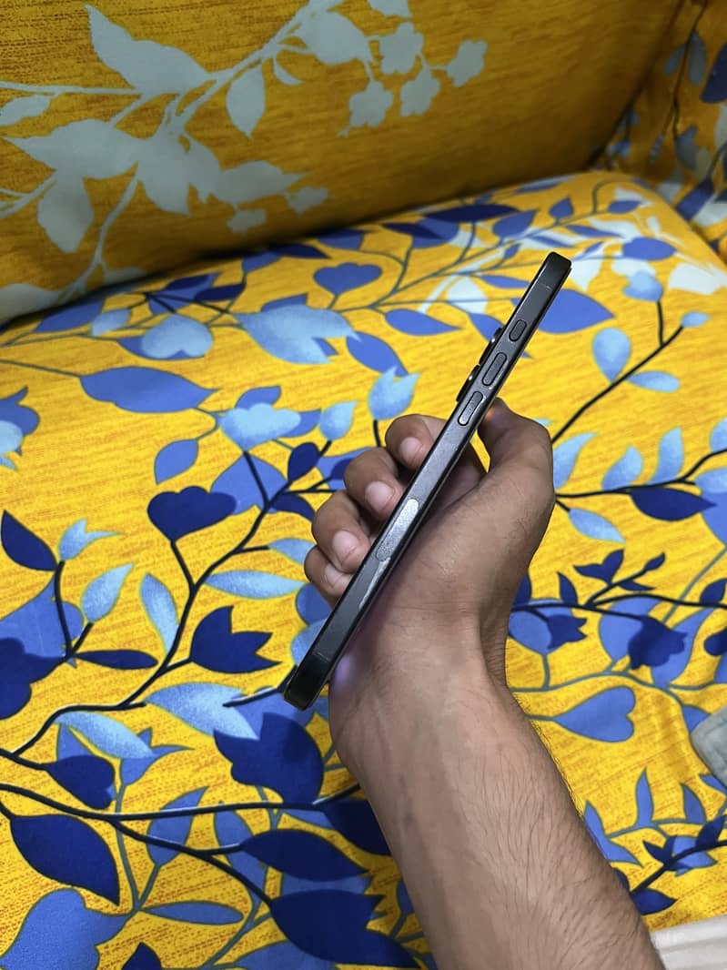 Apple iPhone 16 Plus 8