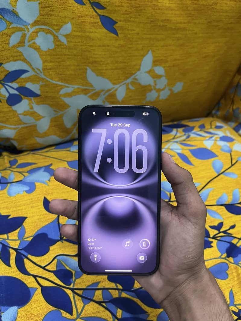 Apple iPhone 16 Plus 10