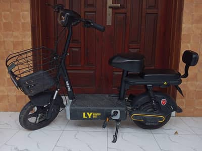 *Electric Scooty cum cycle :(Metro) LY Wonder Bike*