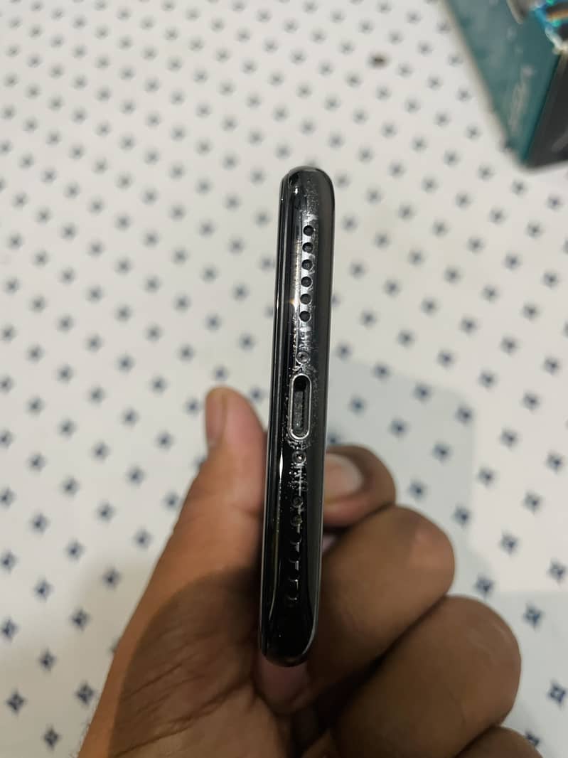 Apple iPhone X 5