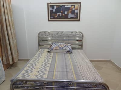 independent room in shared apartment for male bachelor