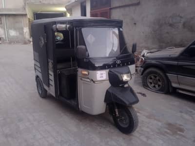 Sazgar new Auto Rickshaw For Sale 400 km Chala hey