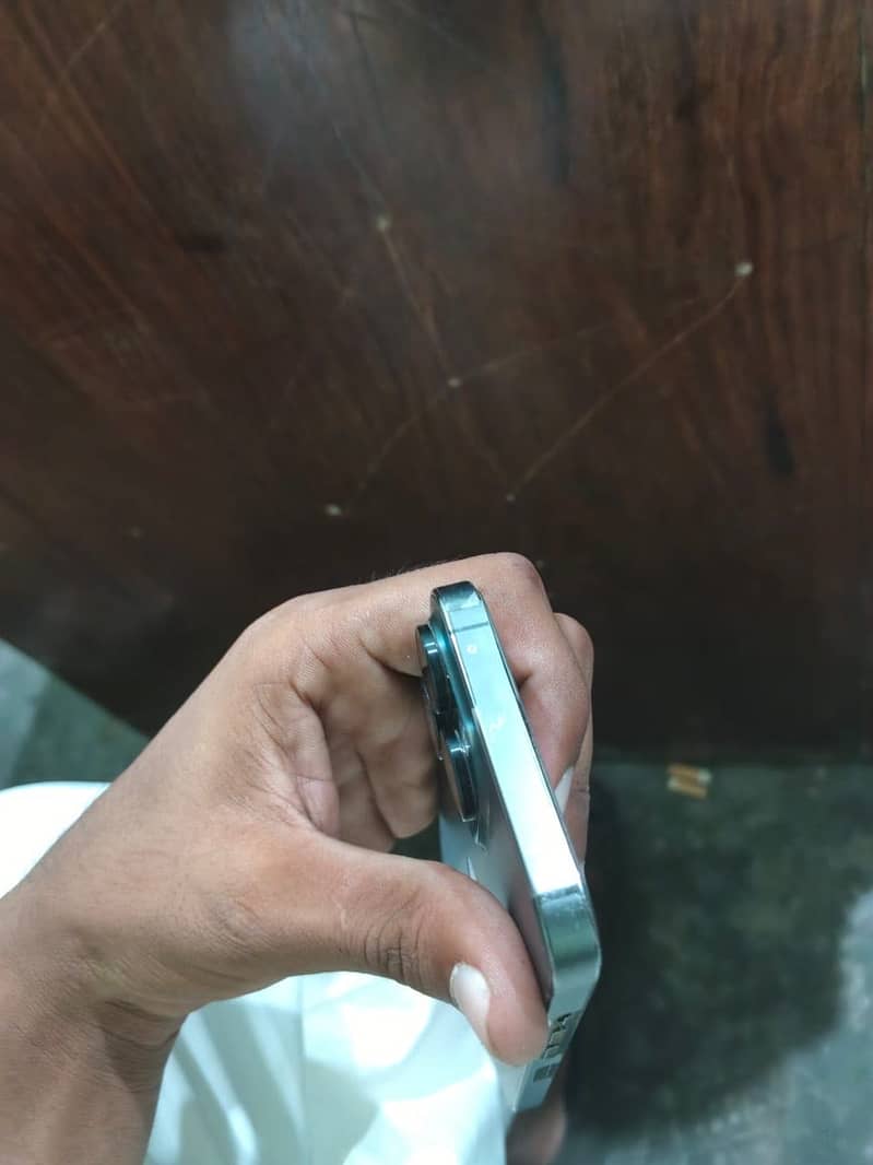 Apple iPhone 13 Pro 1