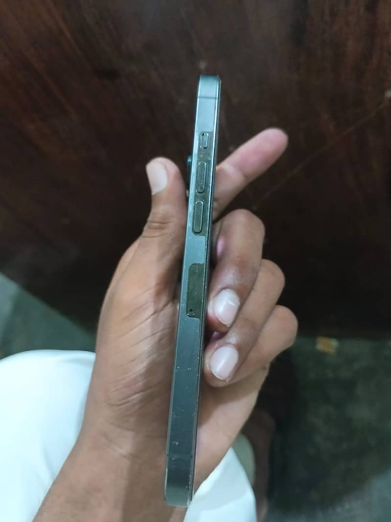 Apple iPhone 13 Pro 2