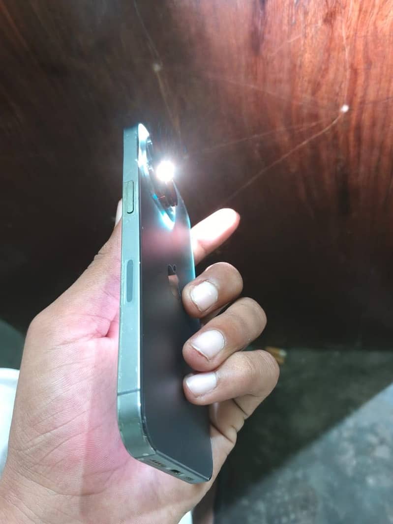 Apple iPhone 13 Pro 4