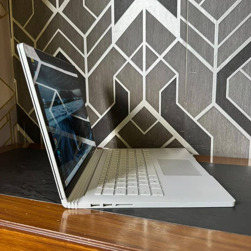 Microsoft Surface Book 2 2