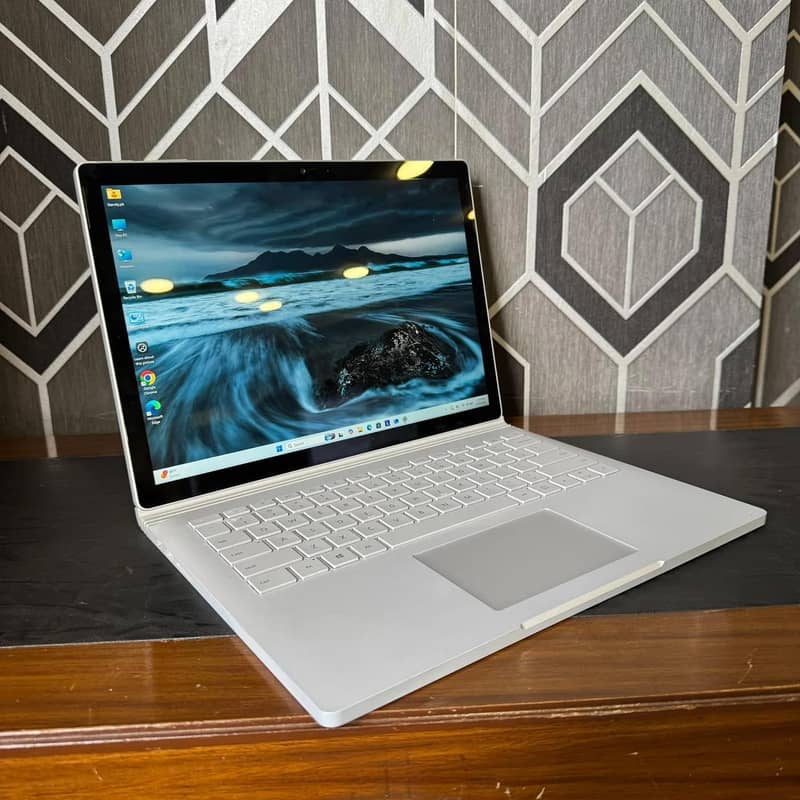Microsoft Surface Book 2 3