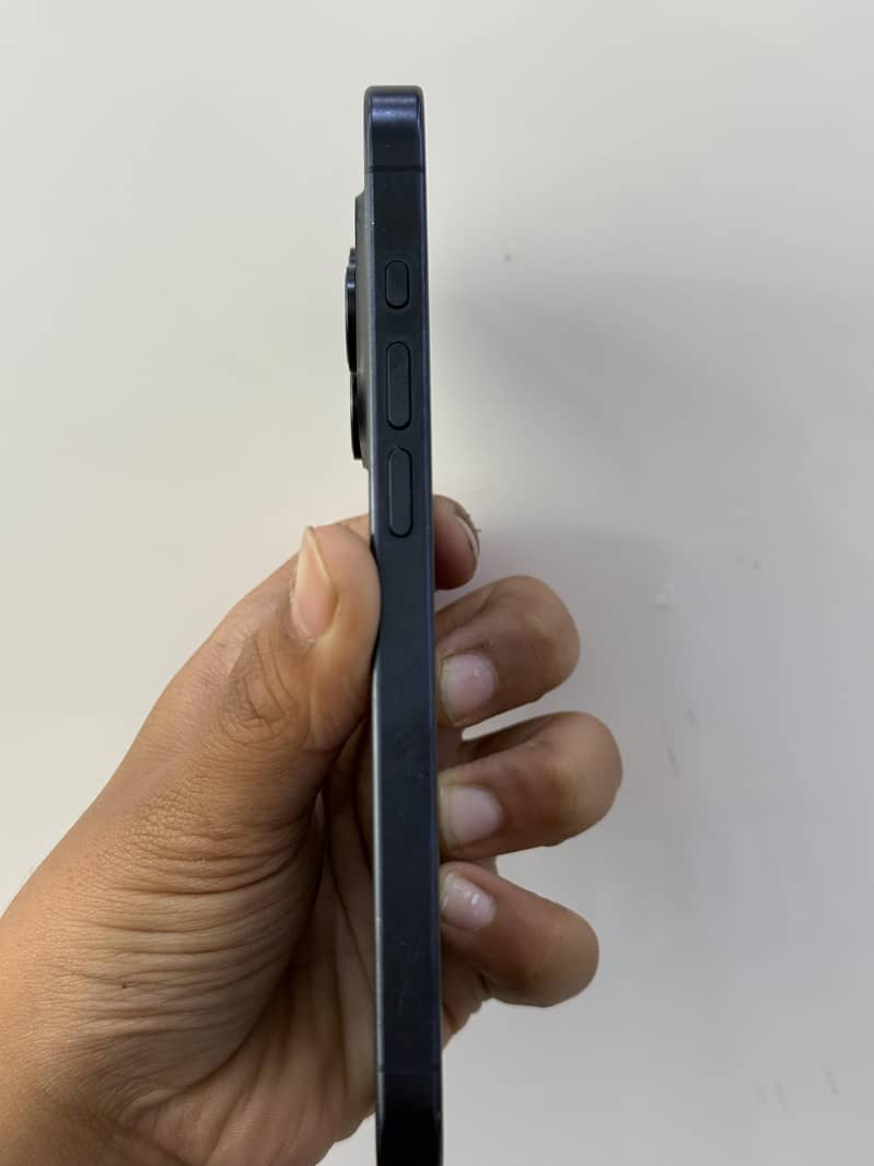 Apple iPhone 15 Pro 2