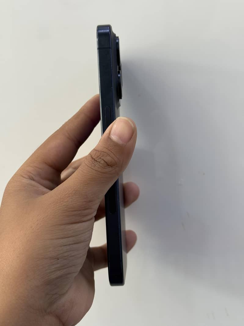 Apple iPhone 15 Pro 4