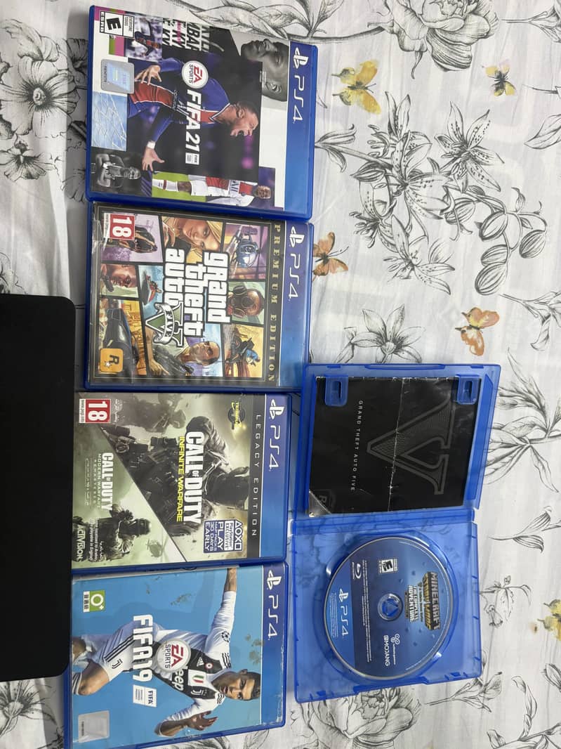 PS4 slim 1