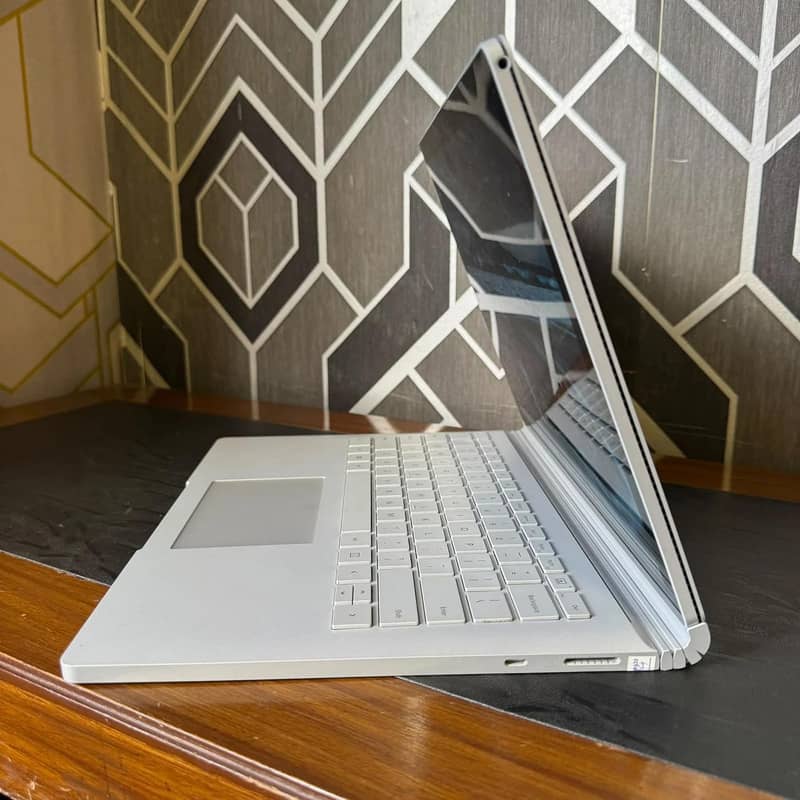 Microsoft surfacebook 2 4