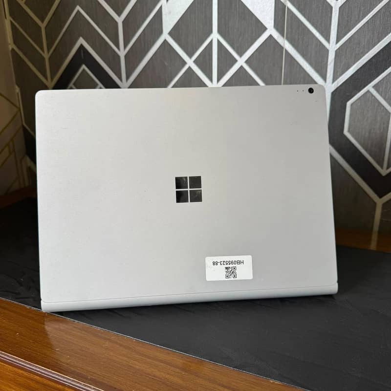 Microsoft surfacebook 2 5