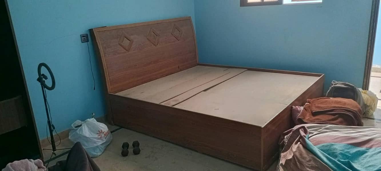 King Size bed 0