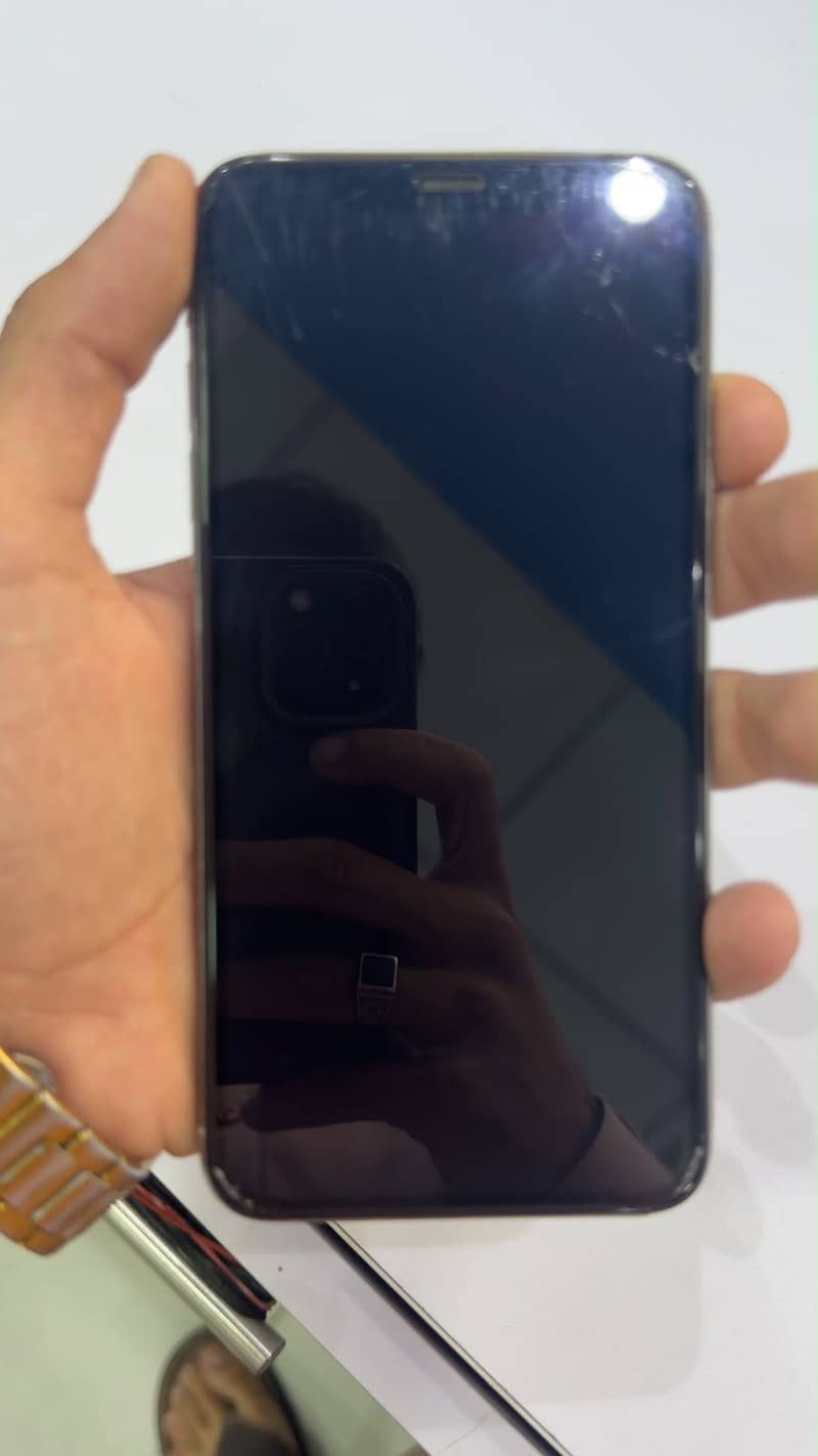 Apple iPhone XS Max 1