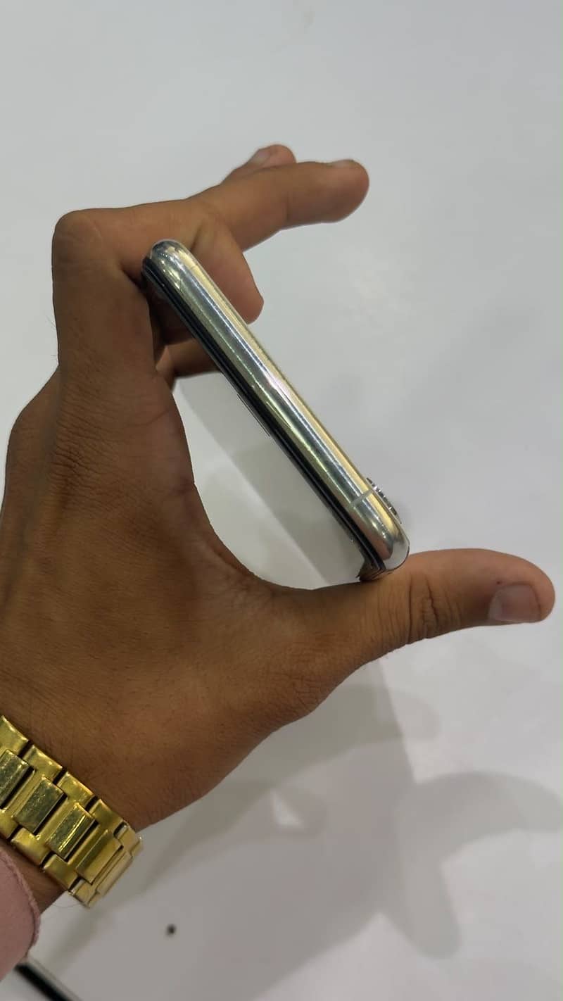 Apple iPhone XS Max 3
