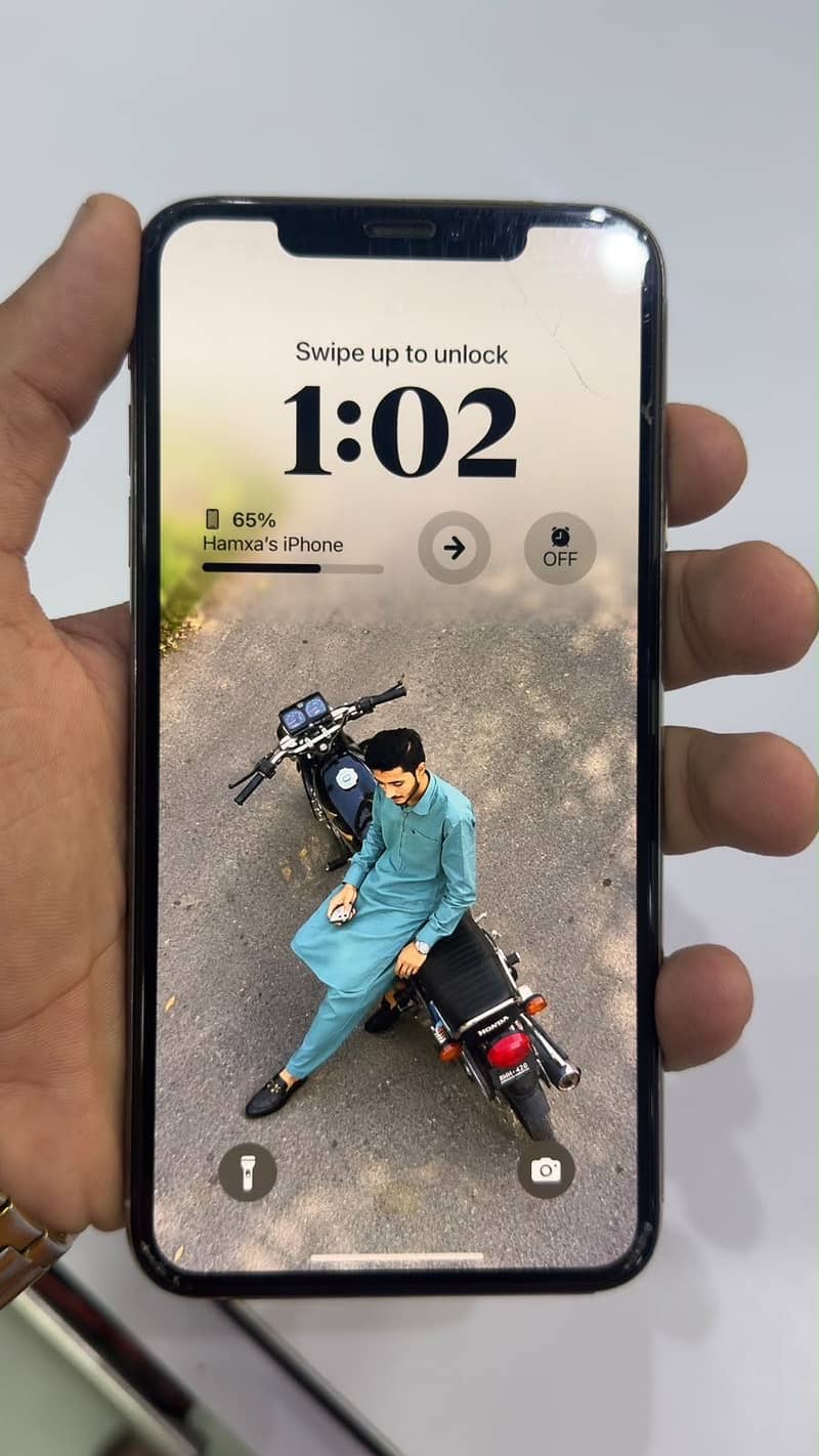 Apple iPhone XS Max 4