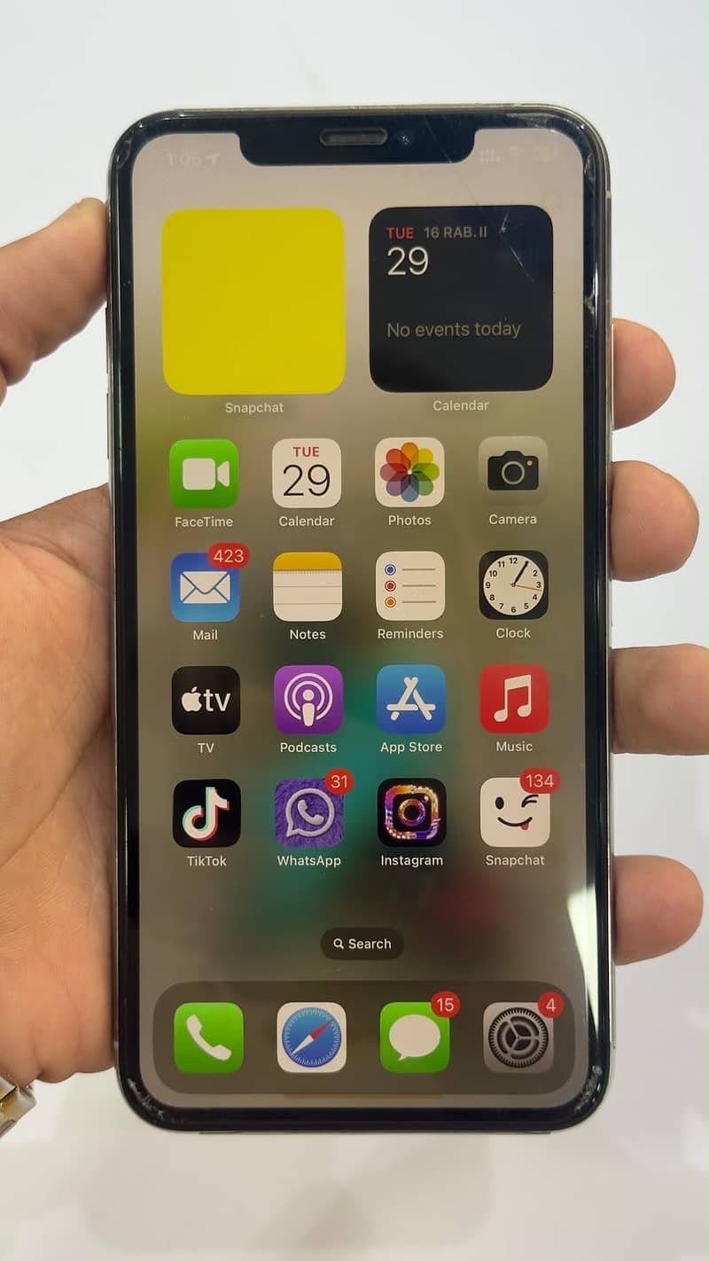Apple iPhone XS Max 9