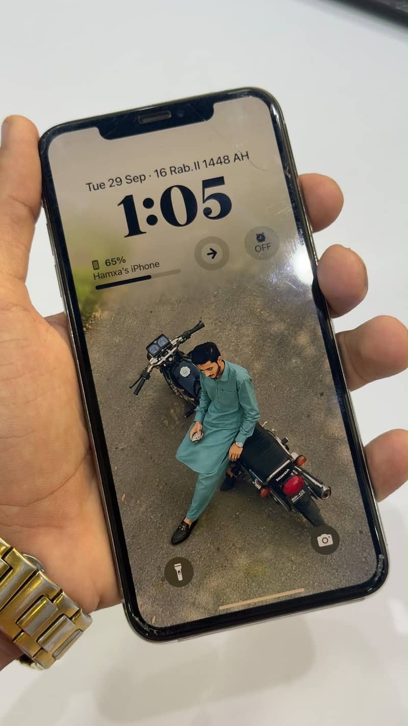 Apple iPhone XS Max 11